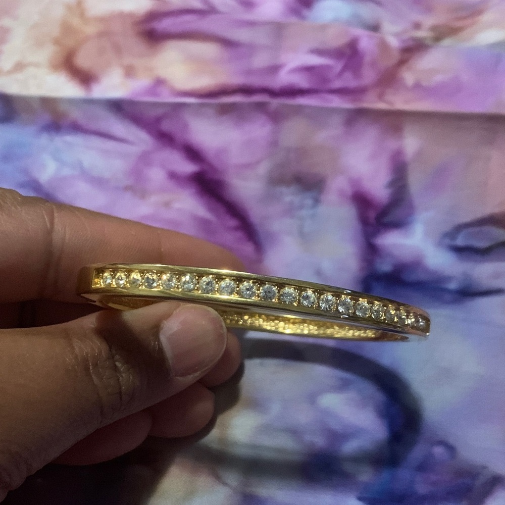 Elegant Roman Gold Bangle Bracelet